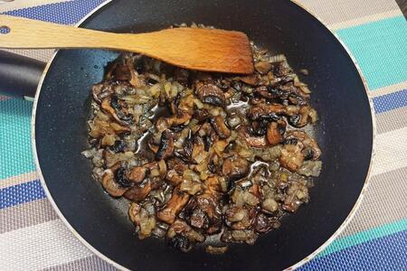 Запеченные куриные голени в сливочно-грибном соусе Запеченные куриные голени в сливочно-грибном соусе