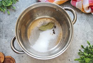 Маринованные белые грибы