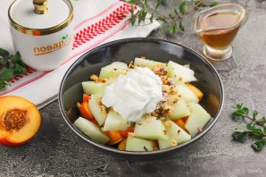 Фруктовый салат с дыней и нектаринами Фруктовый салат с дыней и нектаринами