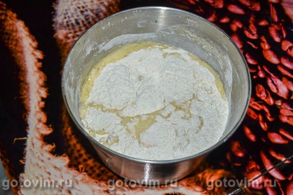 Пирог на кефире с клубникой