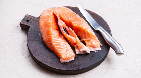 Круглый стейк из лосося с апельсиновым соусом, пошаговый рецепт с фото на 831 ккал Круглый стейк из лосося с апельсиновым соусом, пошаговый рецепт с фото на 831 ккал