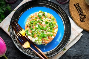 Салат "Неженка" с крабовыми палочками Салат "Неженка" с крабовыми палочками