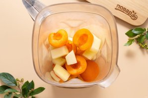 Мороженое из абрикосовых косточек с абрикосами и дыней Мороженое из абрикосовых косточек с абрикосами и дыней