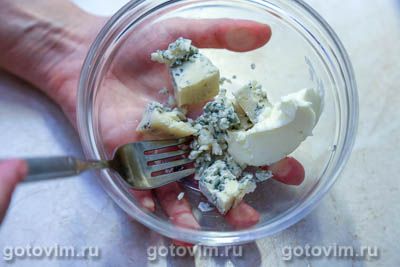 Рулетики из свинины с голубым сыром