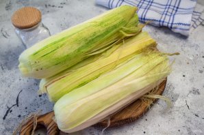 Кукуруза в початках Кукуруза в початках