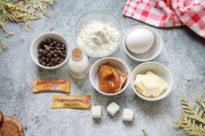 Торт с песочными коржами и безе Торт с песочными коржами и безе