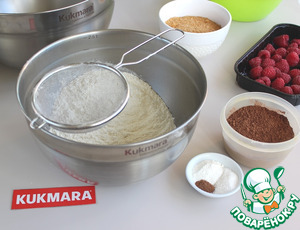 Шоколадный пирог с кабачком и малиной