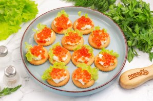 Канапе на крекерах на праздничный стол Канапе на крекерах на праздничный стол