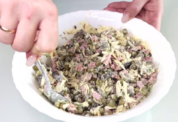 Варить и чистить ничего не нужно. Салат «Сытный» — справится даже ребёнок, но вкус ресторанного уровня! Варить и чистить ничего не нужно. Салат «Сытный» — справится даже ребёнок, но вкус ресторанного уровня!