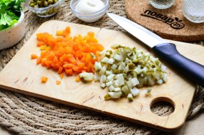 Салат "Оливье" с креветками Салат "Оливье" с креветками