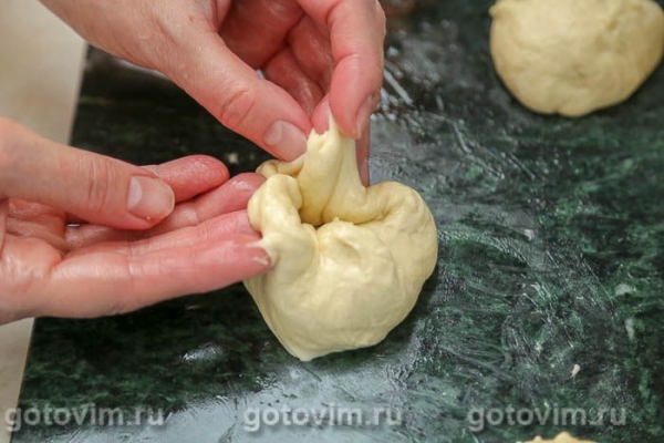 Несладкие пончики с салатом из сыра, яиц и зелени Несладкие пончики с салатом из сыра, яиц и зелени