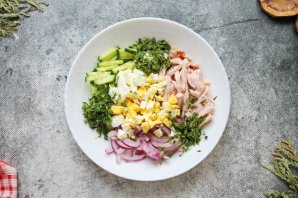 Салат из копченой куриной грудки с фасолью и огурцом Салат из копченой куриной грудки с фасолью и огурцом