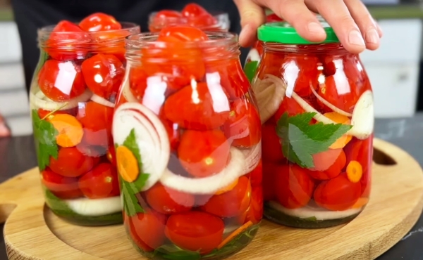 Вкус детства в каждой банке! Сладкие маринованные помидоры: проверенный рецепт для идеальной закуски