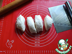 Маковые булочки с протёртой черникой