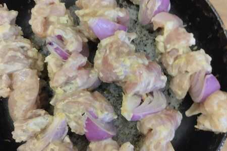 Лепешки с шафрановой курицей и мятным йогуртом Лепешки с шафрановой курицей и мятным йогуртом