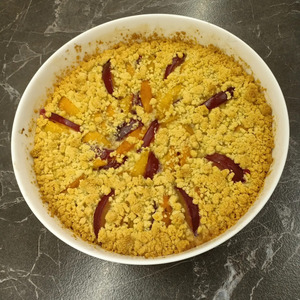 Пирог с абрикосами и сливами