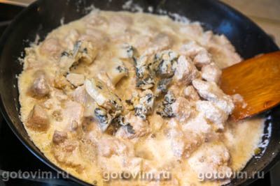 Индейка в сливочном соусе с сыром с голубой плесенью Индейка в сливочном соусе с сыром с голубой плесенью