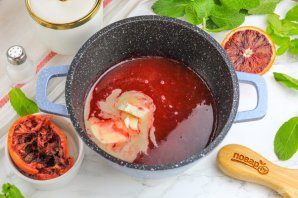 Жареный камамбер с брусничным соусом Жареный камамбер с брусничным соусом