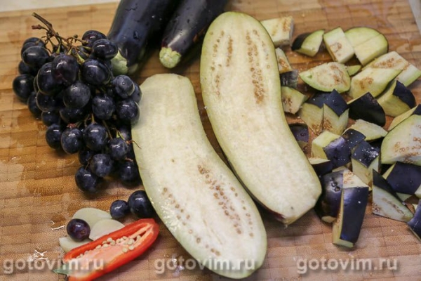 Свинина, запеченная с баклажанами и виноградом Свинина, запеченная с баклажанами и виноградом