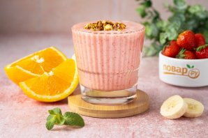 Апельсиновый смузи с клубникой и бананом Апельсиновый смузи с клубникой и бананом