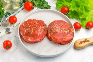 Стейк из тунца на сковороде Стейк из тунца на сковороде