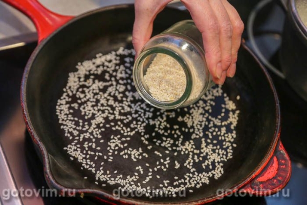 Поке-боул с бобами эдамаме, брокколи и авокадо Поке-боул с бобами эдамаме, брокколи и авокадо