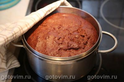 Кулич шоколадный с шоколадной глазурью и безе Кулич шоколадный с шоколадной глазурью и безе