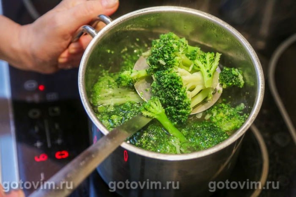 Поке с авокадо, брокколи и яйцом Поке с авокадо, брокколи и яйцом