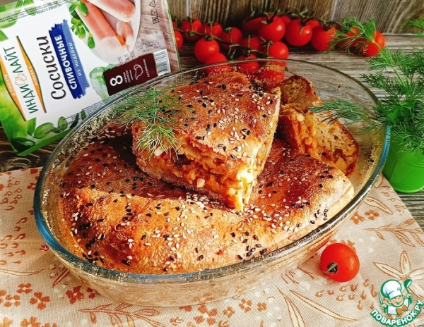 Дрожжевой пирог с капустой и сосисками