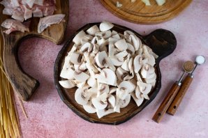 Спагетти с беконом и грибами Спагетти с беконом и грибами