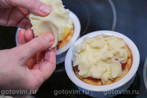 Тарт с клубникой и манго и с заварным кремом Тарт с клубникой и манго и с заварным кремом