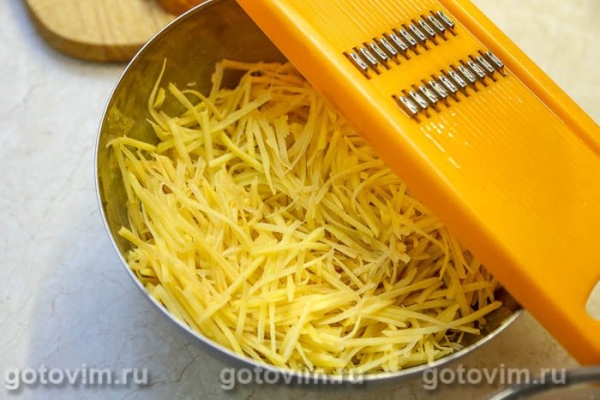 Запеканка с мясом, сухариками и картошкой Запеканка с мясом, сухариками и картошкой