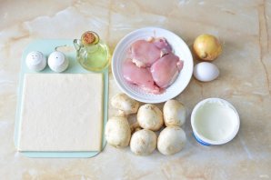 Слоеный пирог с курицей и грибами Слоеный пирог с курицей и грибами