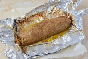 Рулет из фарша с грибами