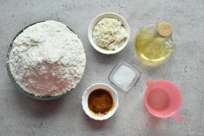 Пицца с соусом песто и яйцом Пицца с соусом песто и яйцом