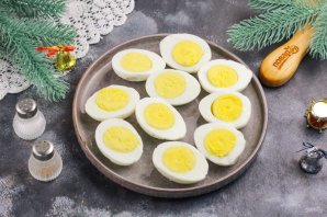 Фаршированные яйца "Глаз змеи" Фаршированные яйца "Глаз змеи"