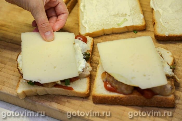 Сэндвич с колбасками и яйцом Сэндвич с колбасками и яйцом