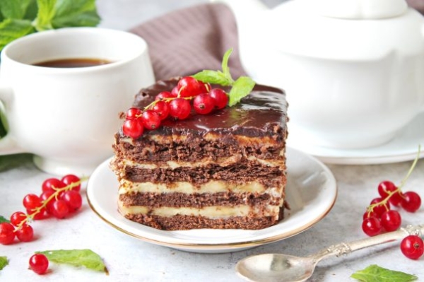 Шоколадно-банановый торт без выпечки за 15 минут Шоколадно-банановый торт без выпечки за 15 минут