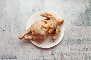 Курица запеченная с яблоками и апельсинами Курица запеченная с яблоками и апельсинами