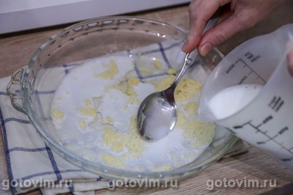 Запеканка из свиного языка с картофелем и сырным соусом бешамель в микроволновке