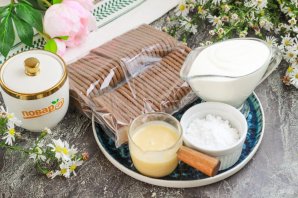 Торт из печенья с кремом из сметаны и сгущёнки Торт из печенья с кремом из сметаны и сгущёнки