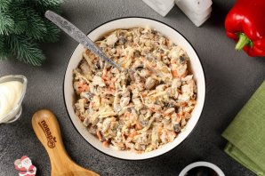 Новогодний салат "Варежка" на год Дракона Новогодний салат "Варежка" на год Дракона