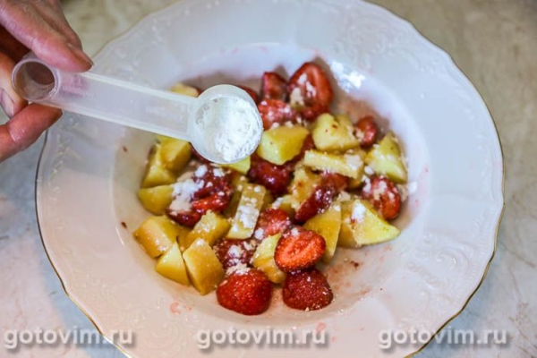 Тарт с клубникой и манго и с заварным кремом Тарт с клубникой и манго и с заварным кремом