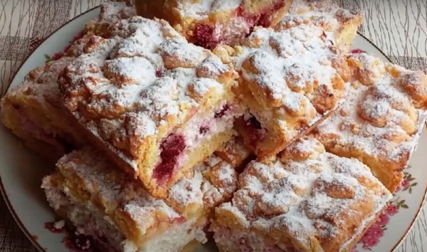 Творожный пирог с вишней. Сочетание нежного песочного теста, мягкого творога и ароматной вишни Творожный пирог с вишней. Сочетание нежного песочного теста, мягкого творога и ароматной вишни