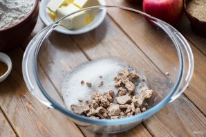 Булочки с яблоком и корицей из дрожжевого теста Булочки с яблоком и корицей из дрожжевого теста