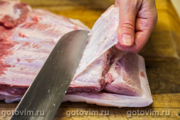 Свинина, запеченная в средиземноморском маринаде из помидоров и каперсов Свинина, запеченная в средиземноморском маринаде из помидоров и каперсов