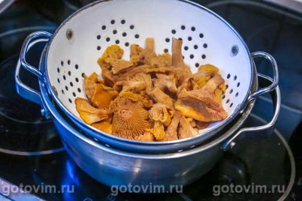 Куриная грудка с лисичками и соусом с голубым сыром Куриная грудка с лисичками и соусом с голубым сыром