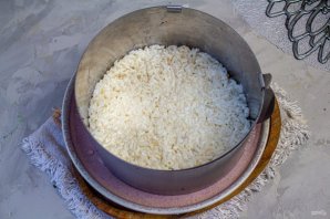 Салат с копченой курицей, черносливом и грецкими орехами Салат с копченой курицей, черносливом и грецкими орехами