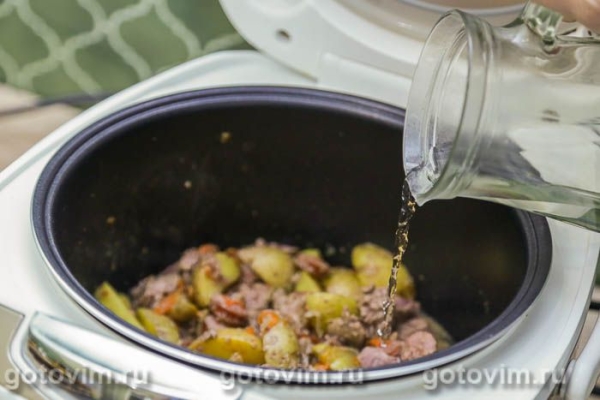 Поджарка из куриной печени с копчёными колбасками в мультиварке