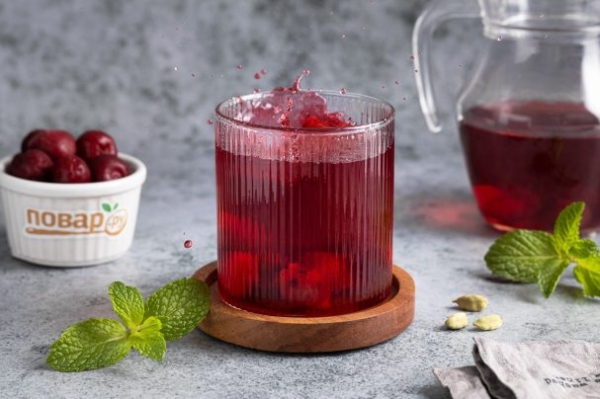 Компот из вишни с кардамоном Компот из вишни с кардамоном